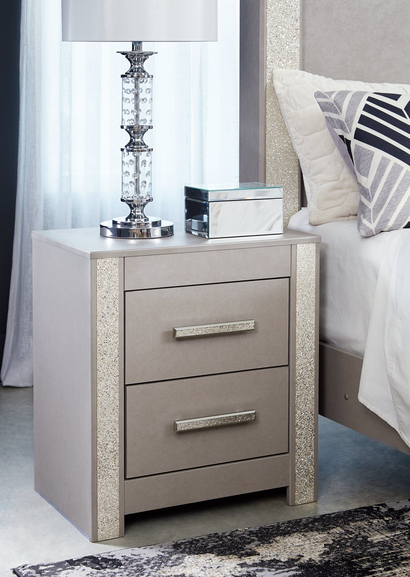 Surancha King Poster Bed with Mirrored Dresser, Chest and Nightstand